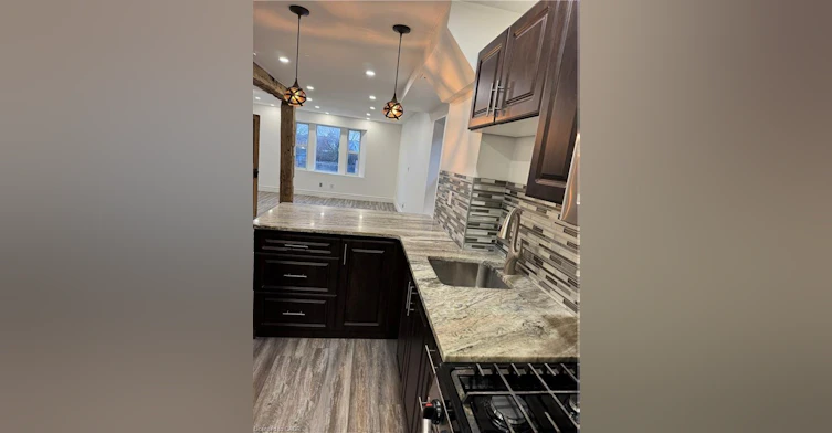 1-1152 King Street E, Hamilton, ON, L8M 1E9