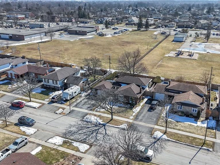 118 Westwood Crescent, Welland, ON, L3C 4R3 - 34