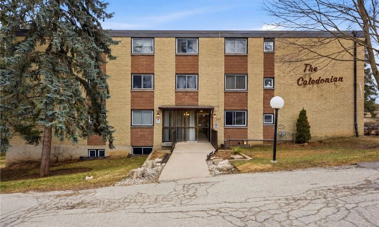 206-944 Caledonian View