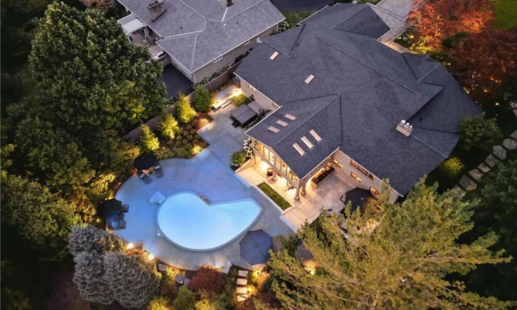 25 Sunset Drive