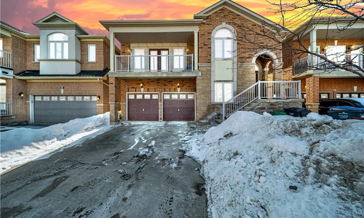 8 Atira Avenue