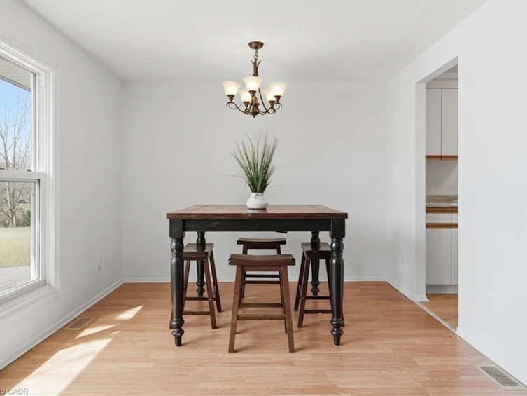 7 Calcott Court, Thorold, ON, L2V 4J9 - 8