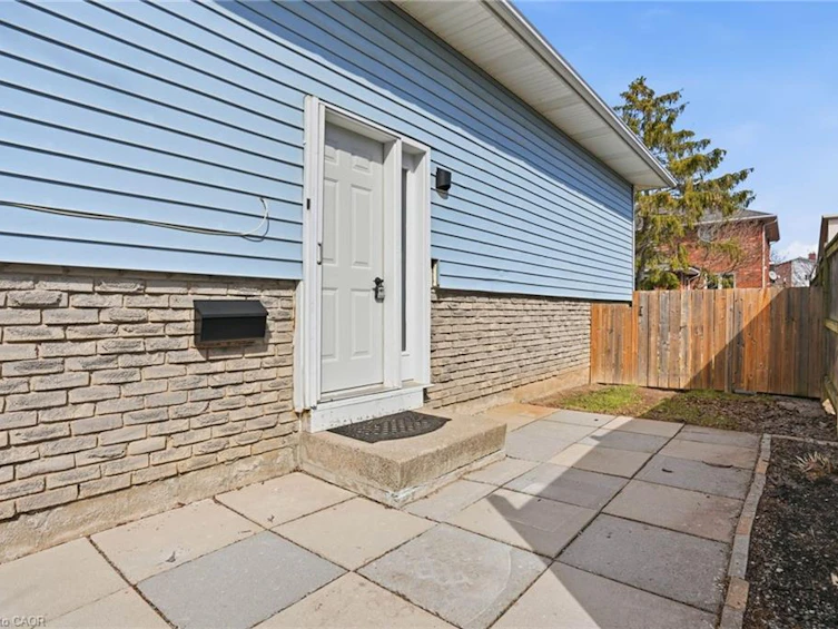 7 Calcott Court, Thorold, ON, L2V 4J9 - 3