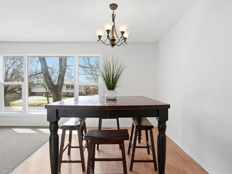 7 Calcott Court, Thorold, ON, L2V 4J9 - 9