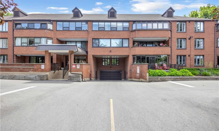 308-150 Wilson Street W