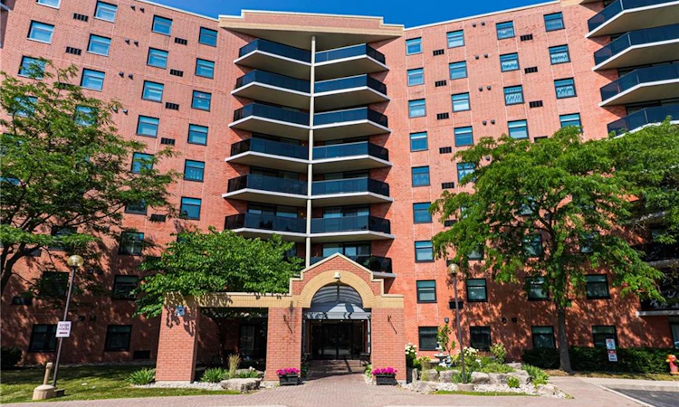 905-9 Bonheur Court