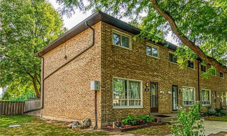 18 Riverdale Drive