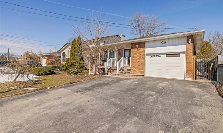 490 Queen Victoria Drive