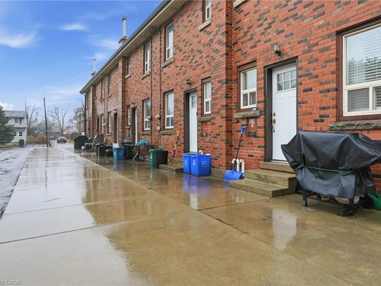 424 East 42nd Street, Hamilton, ON, L8T 3A9 - 2
