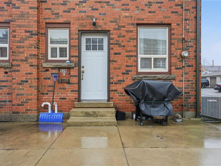 424 East 42nd Street, Hamilton, ON, L8T 3A9 - 4