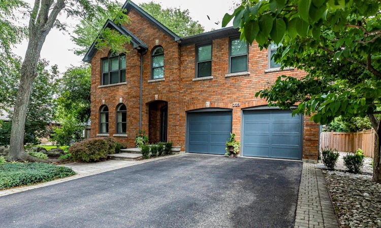 223 Briar Hill Crescent