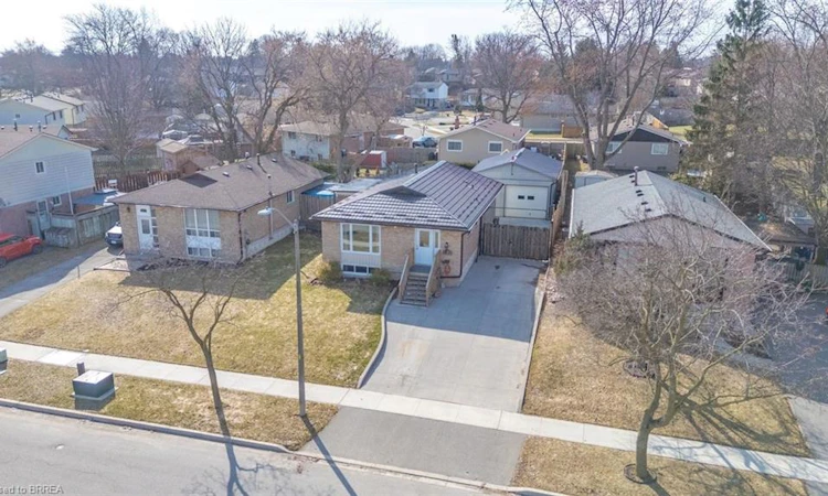 136 Woodlawn Avenue