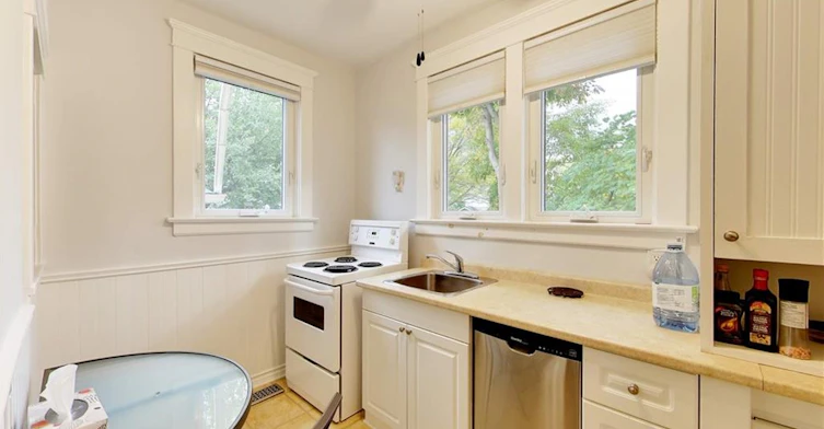 East #1-122 Forsyth Street, Sarnia, ON, N7T 6C3