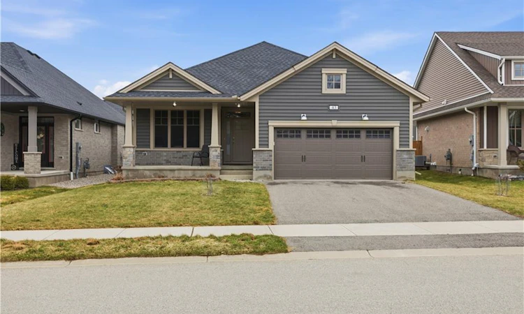 43 Lowrie Crescent
