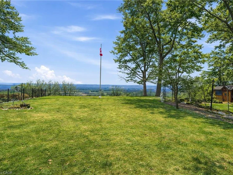 1 Thorncrest Boulevard, Hamilton, ON, L9H 7L1 - 2