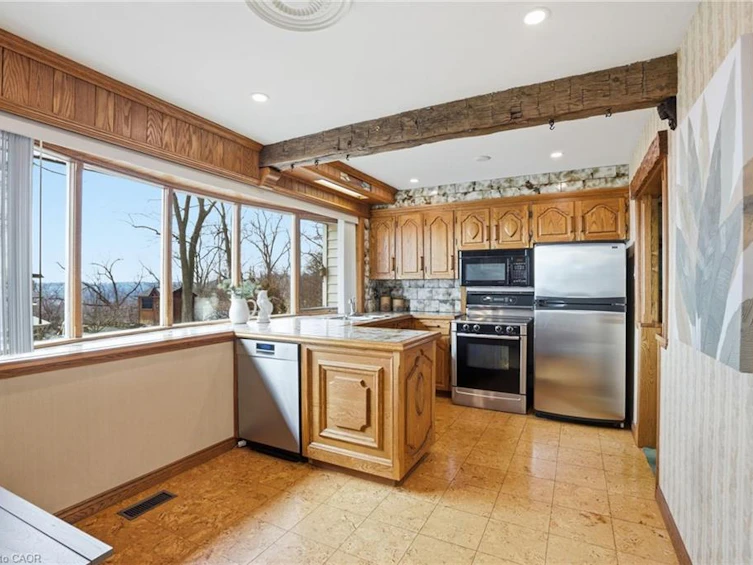 1 Thorncrest Boulevard, Hamilton, ON, L9H 7L1 - 13
