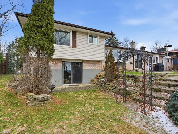 1 Thorncrest Boulevard, Hamilton, ON, L9H 7L1 - 37