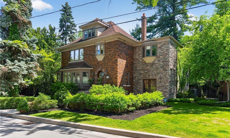 74 Oak Knoll Drive