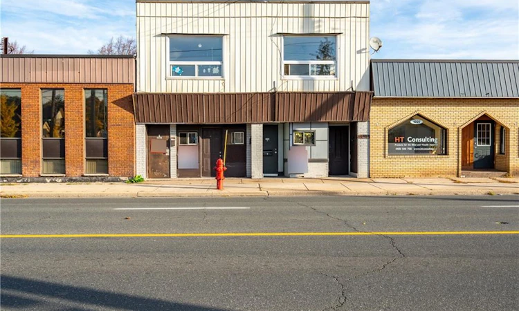 1221-1223 Main Street E