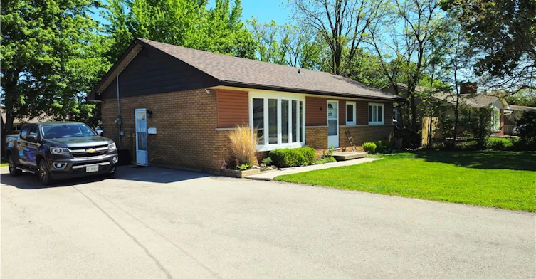 B-36 Olive Street, Grimsby, ON, L3M 2B8 - 2