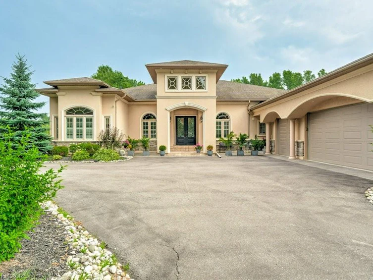 2462 Sideroad 2, Burlington, ON, L7P 0H1 - 2