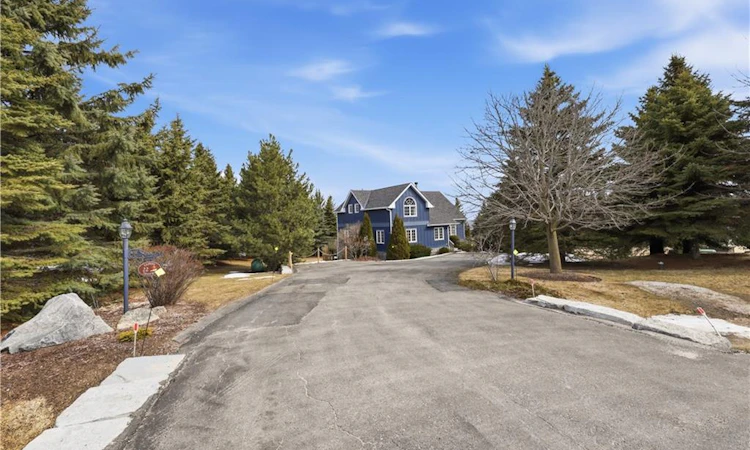 22 Lloyd's Traverse Crescent