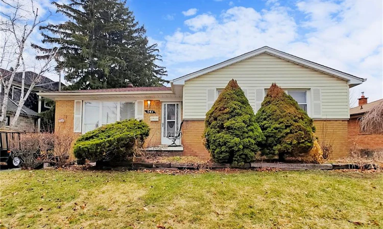 541 Wingrove Crescent