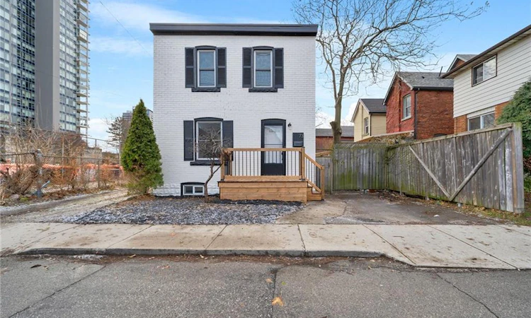 73 Peter Street