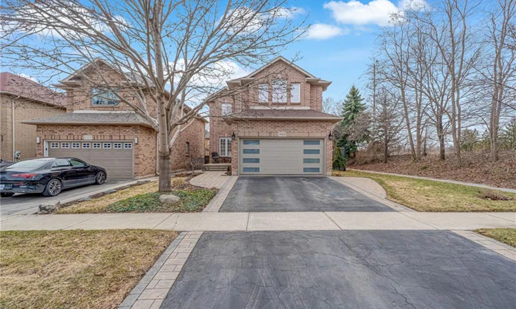 2423 Valley Heights Crescent