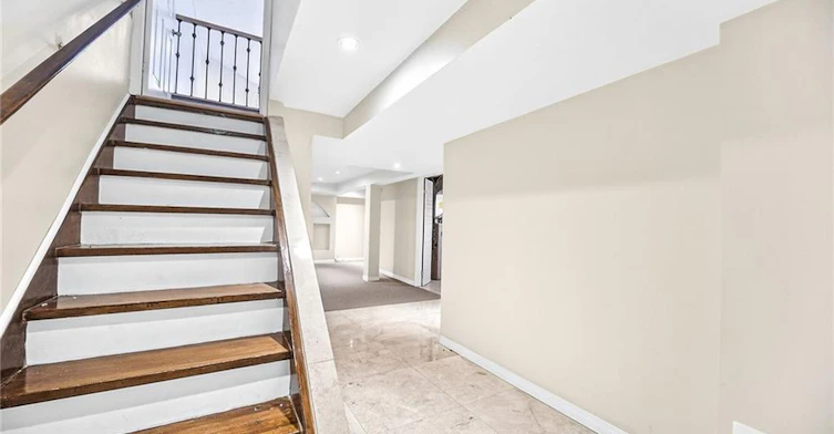 2 Royalwood Court, Hamilton, ON, L8E 4Z1 - 16