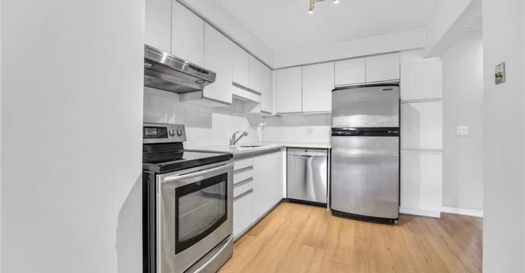2 Royalwood Court, Hamilton, ON, L8E 4Z1 - 6