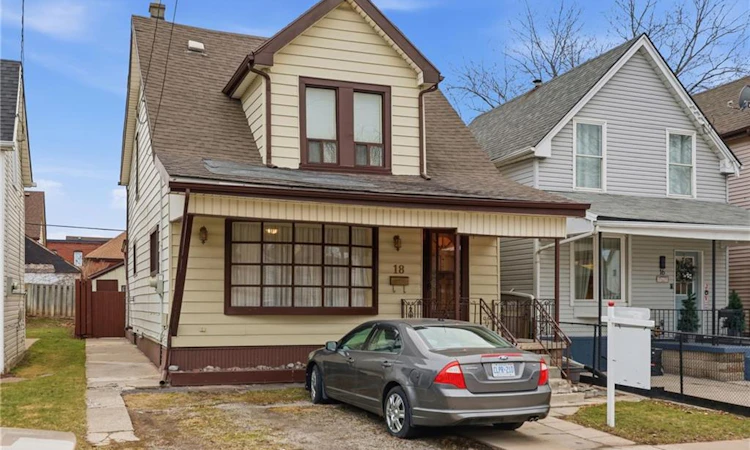 18 Mayflower Avenue