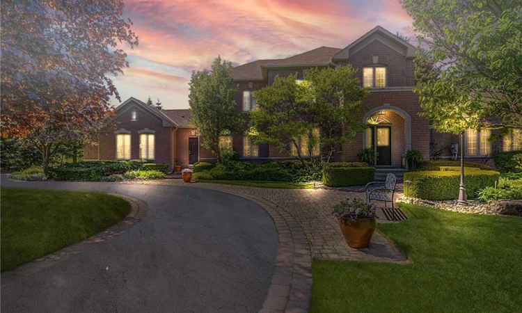 11 Bridlewood Boulevard