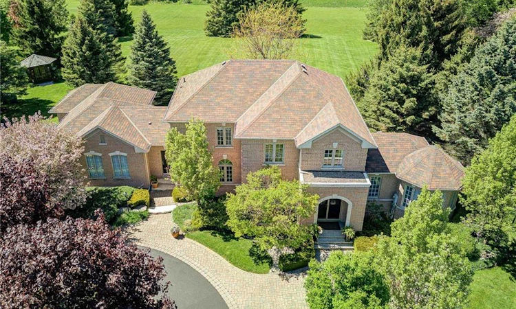 11 Bridlewood Boulevard