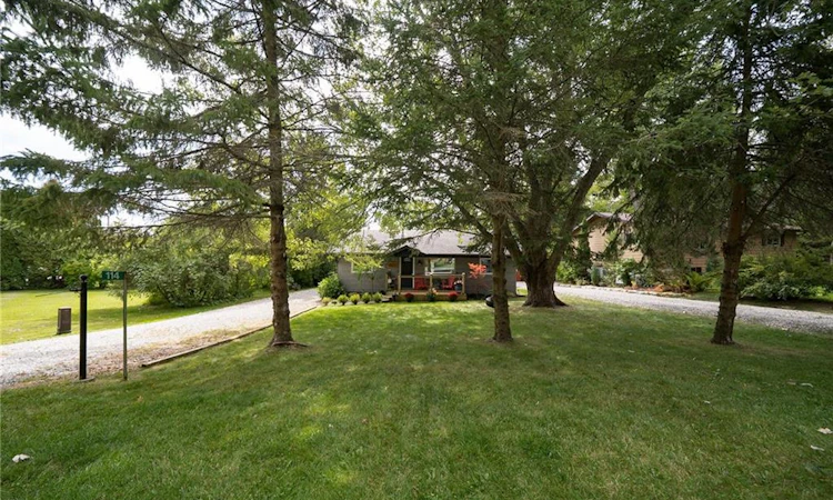 114 Hillview Crescent