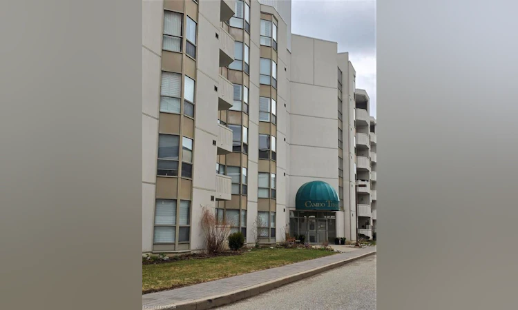 204-3267 King Street E