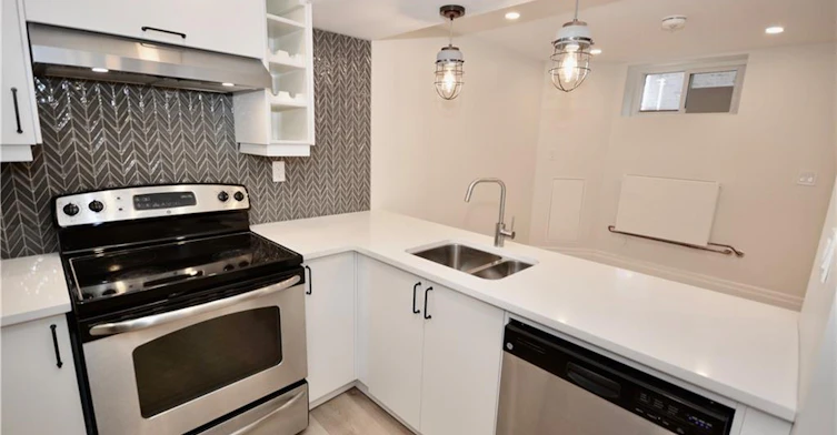 Lower-17 Inverness Avenue W, Hamilton, ON, L9C 1A1 - 5