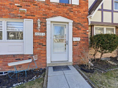 4-2252 Upper Middle Road - 2