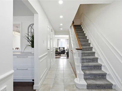 4-2252 Upper Middle Road - 4