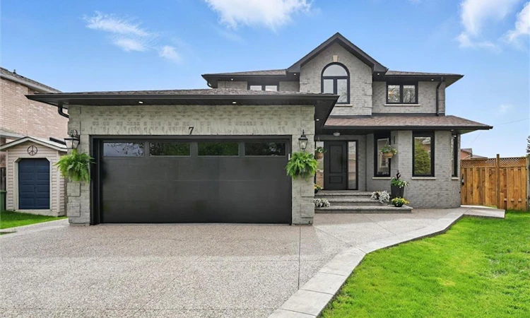 7 Grandview Avenue