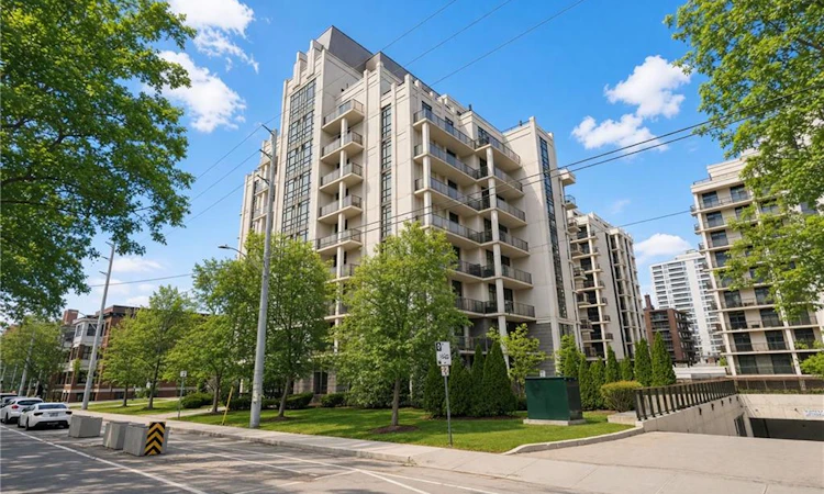 PH1-90 Charlton Avenue W