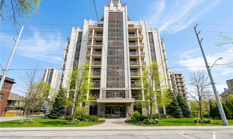 PH1-90 Charlton Avenue W
