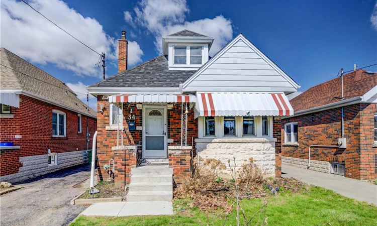 34 Barons Avenue S