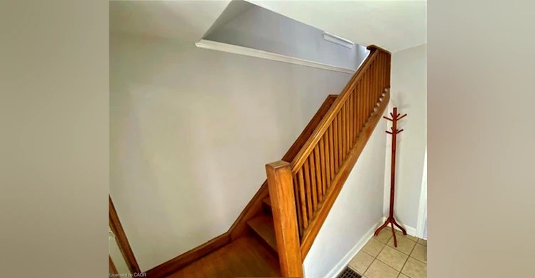 Upper-18 Cameron Avenue S, Hamilton, ON, L8K 2W8 - 2