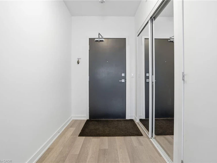 B418-5240 Dundas Street, Burlington, ON, L7L 0J6 - 4