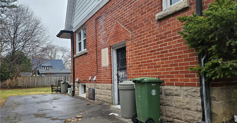35 Kingsmount Street N, Hamilton, ON, L8S 3L2 - 2