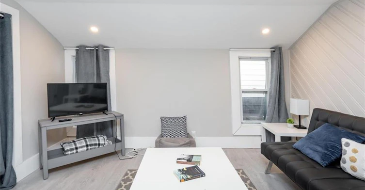 3-38 Inchbury Street, Hamilton, ON, L8R 3B3 - 2