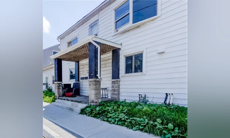 1214-1218 King Street E