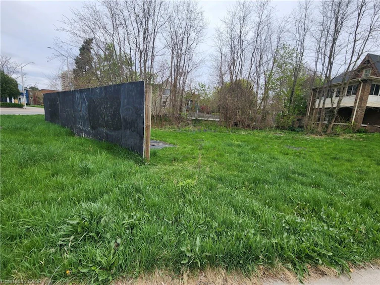685 Brant Street, Burlington, ON, L7R 1V4 - 2