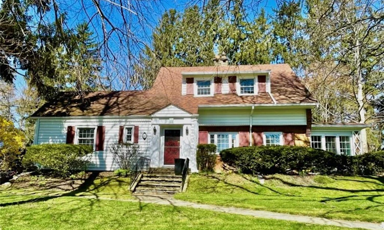 312 Nelson Street W